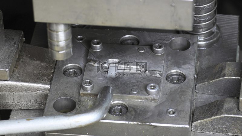 注塑模具保养与维修区别