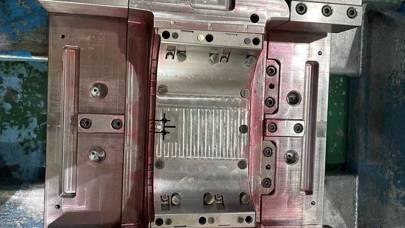 大型模具制造厂与模具厂的区别：从规模到工艺的深度解析