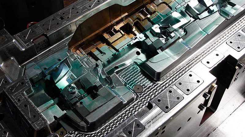 注塑模具材质选择：关键因素与误区解析**