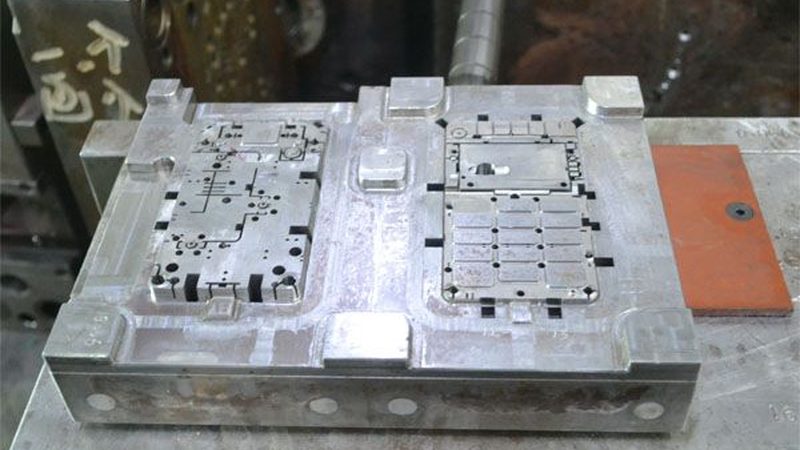 双色模具注塑毛边问题解析及预防措施